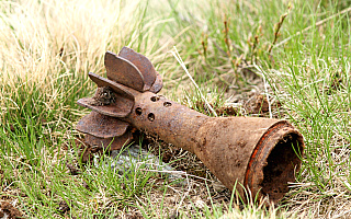 Żołnierze usunęli pociski artyleryjskie, które znaleziono przy jednostce wojskowej w Morągu